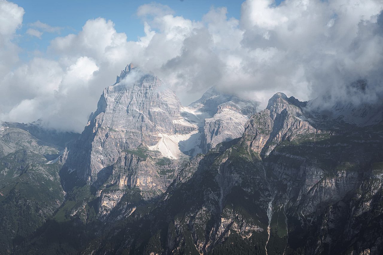 High Above - Highlining On Tribulaun